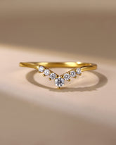 SEPTIMA Round Cut Moissanite Curved Wedding Band