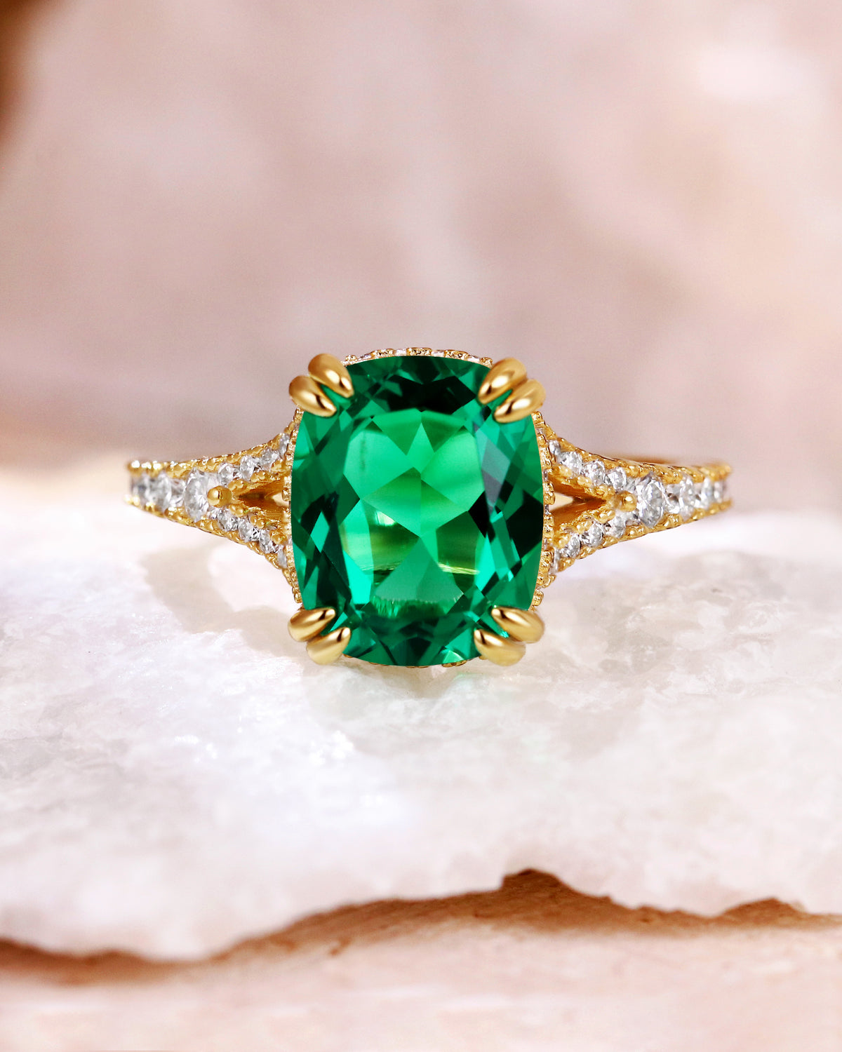 VERITY Double Claws Cushion Cut Emerald Hiden Halo Engagement Ring