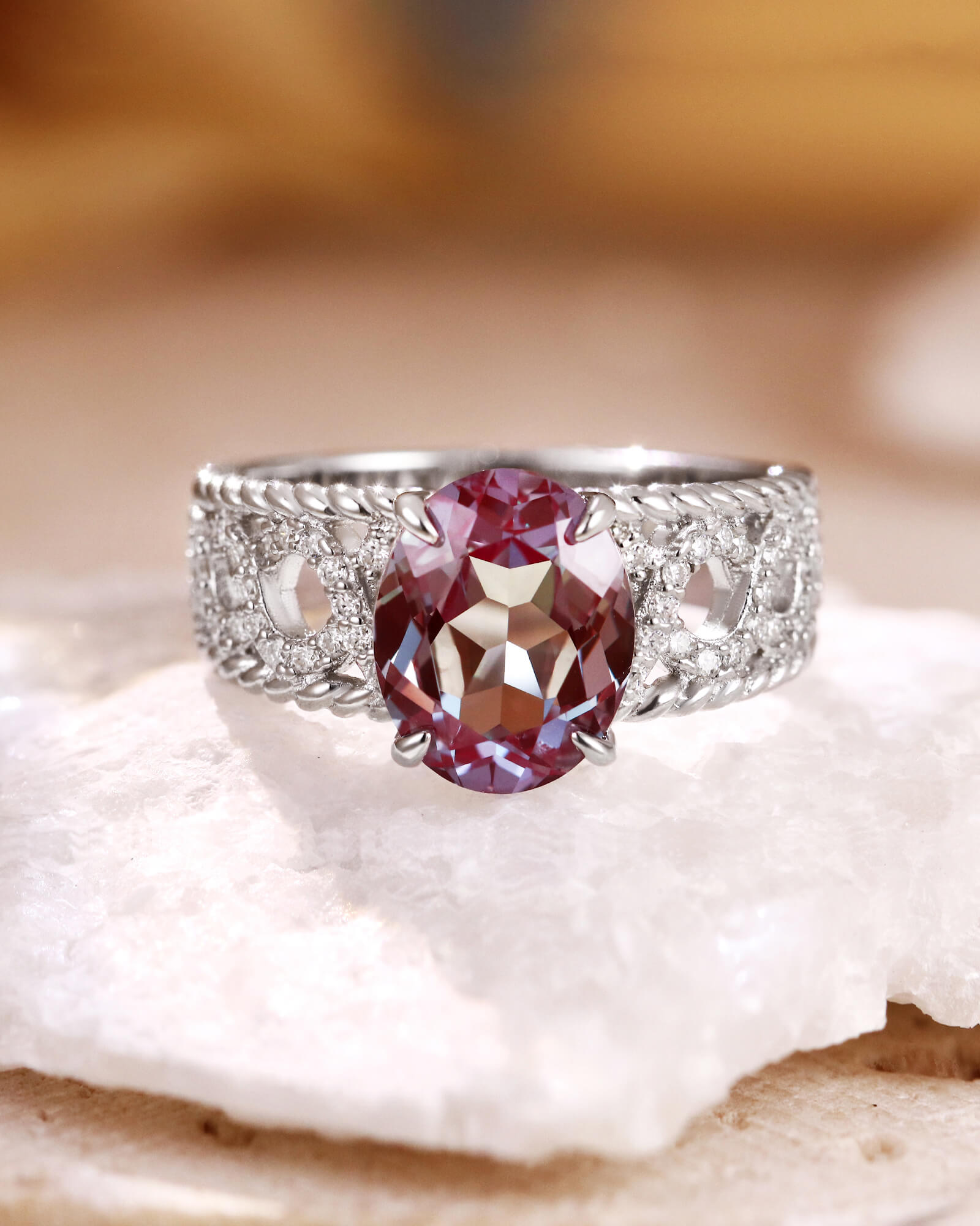AMETHYSTA Hollowed Infinity Band Oval Cut Alexandrite Engagement Ring AMETHYSTA Hollowed Infinity Band Oval Cut Alexandrite Engagement Ring