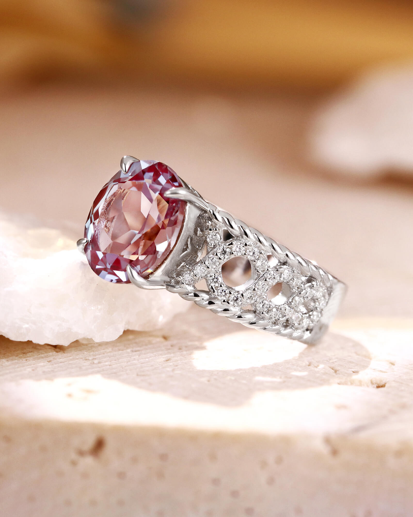 AMETHYSTA Hollowed Infinity Band Oval Cut Alexandrite Engagement Ring AMETHYSTA Hollowed Infinity Band Oval Cut Alexandrite Engagement Ring