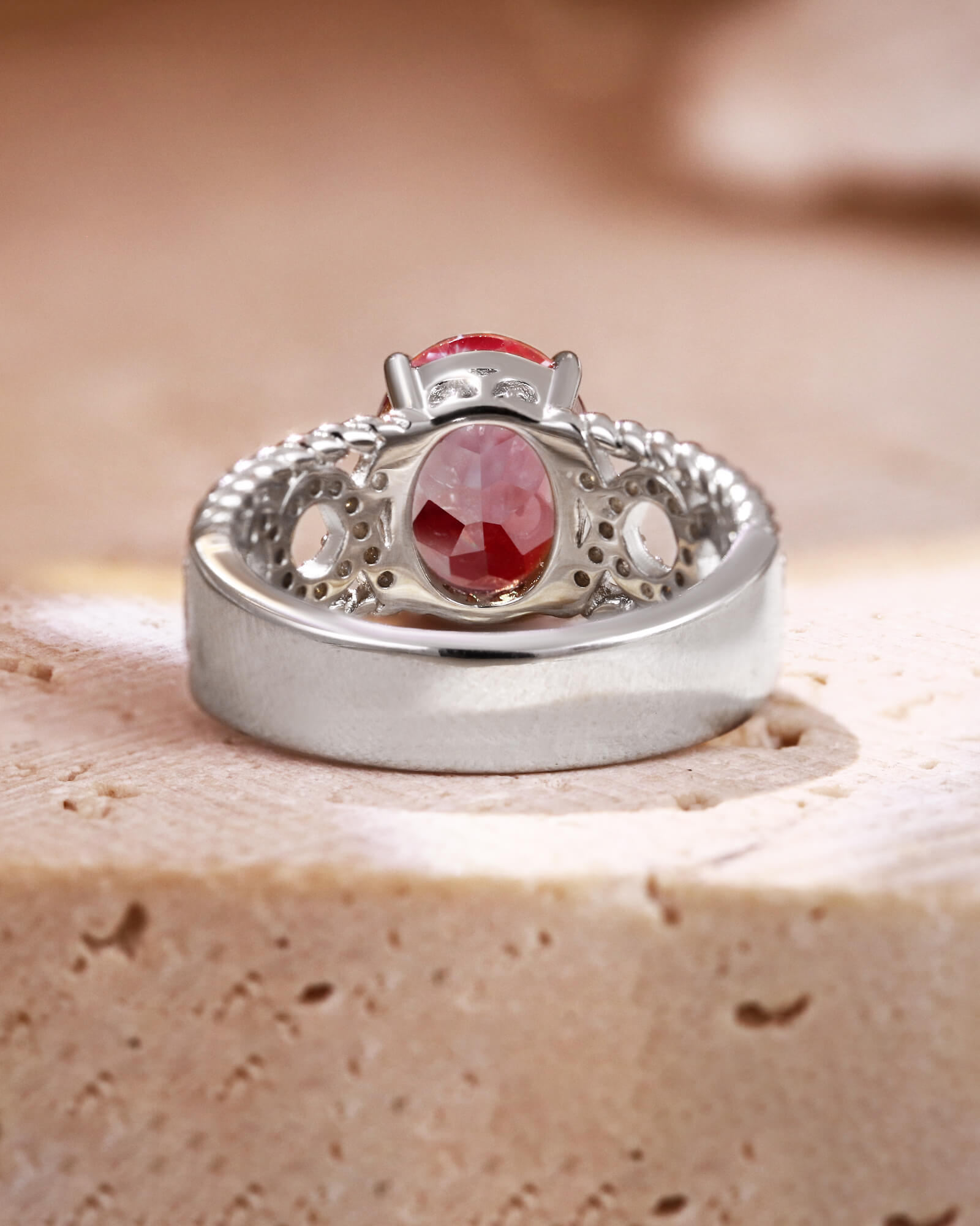 AMETHYSTA Hollowed Infinity Band Oval Cut Alexandrite Engagement Ring AMETHYSTA Hollowed Infinity Band Oval Cut Alexandrite Engagement Ring