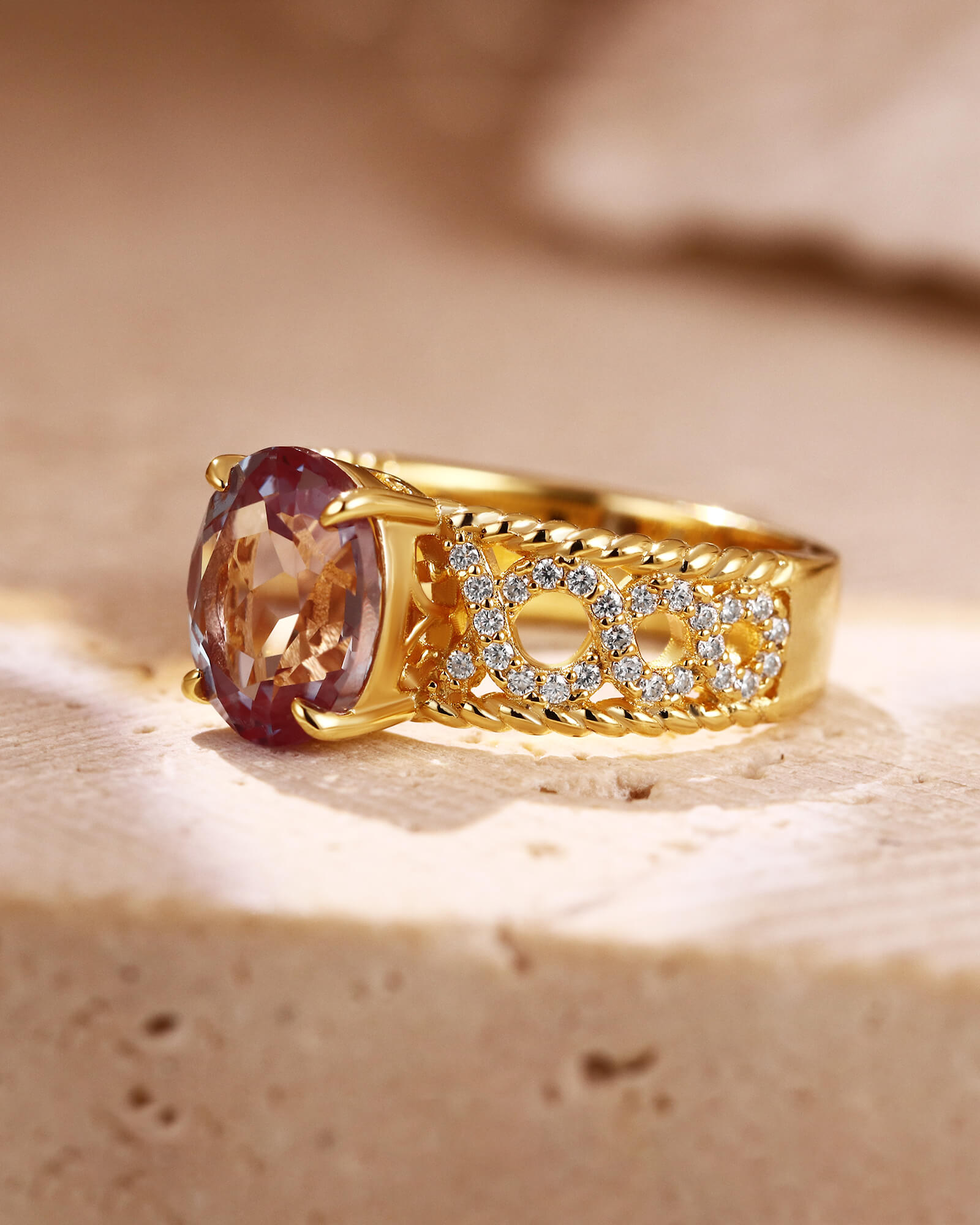 AMETHYSTA Hollowed Infinity Band Oval Cut Alexandrite Engagement Ring AMETHYSTA Hollowed Infinity Band Oval Cut Alexandrite Engagement Ring