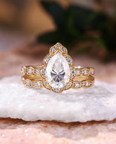 NIAMH Pear Cut Moissanite Bridal Ring Set Vintage Lace Halo Engagement Ring Set