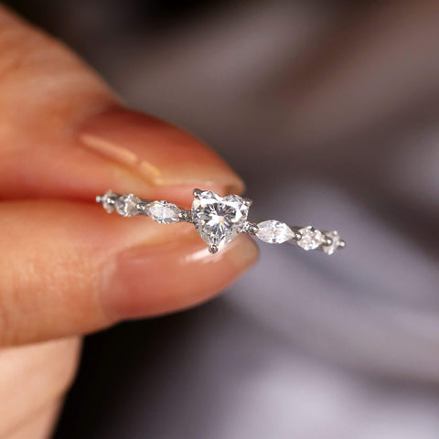 MIRA lovely heart shaped Engagement Ring