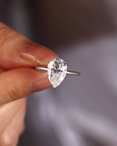 ISOLDE Minimalist Pear Cut Moissanite Solitaire Engagement Ring