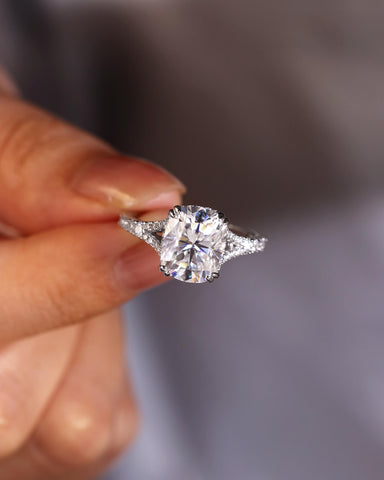 REGINA Double Claws Cushion Cut Moissanite Hiden Halo Engagement Ring