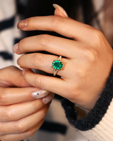 VERITY Double Claws Cushion Cut Emerald Hiden Halo Engagement Ring