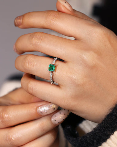 MAEVE Princess Cut Emerald Promise Ring Dainty Engagement Ring with Trio Side Stones