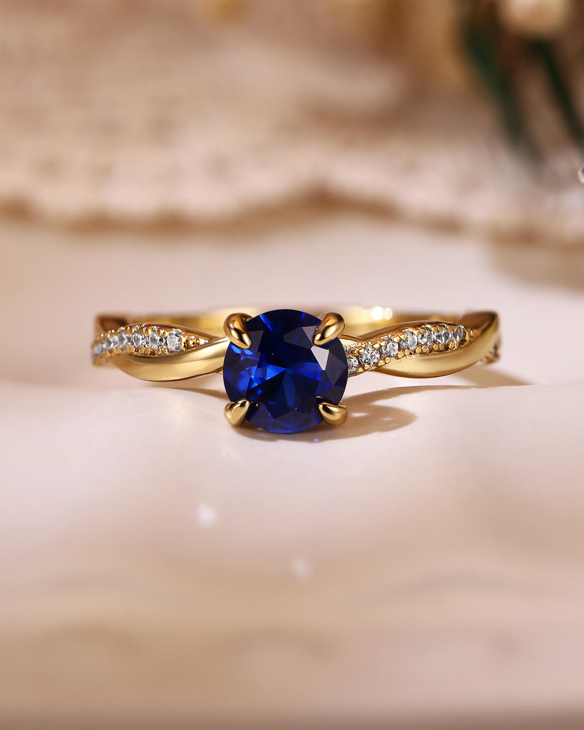 CIELO Twisted Round Cut Sapphire Engagement Ring