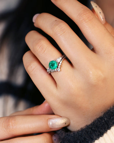 VIRELUNE Round Shaped Lab Emerald Engagement Ring Set