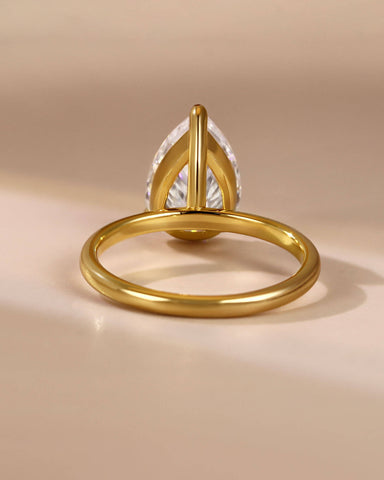 ISOLDE Minimalist Pear Cut Moissanite Solitaire Engagement Ring