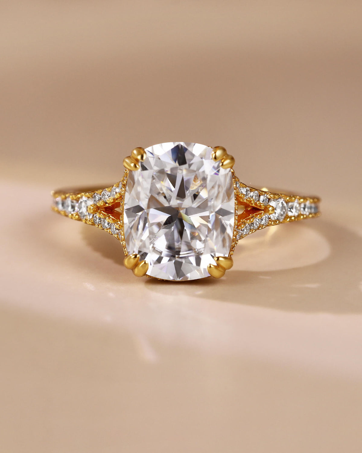 REGINA Double Claws Cushion Cut Moissanite Hiden Halo Engagement Ring