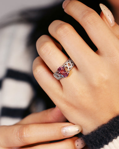 AMETHYSTA Hollowed Infinity Band Oval Cut Alexandrite Engagement Ring