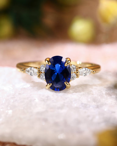 ILARIA Cluster Oval Cut Sapphire Engagement Ring