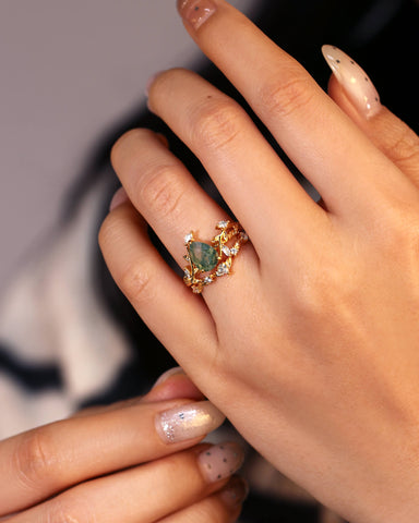 EVELYN Moss Agate Pear Cut Vine Engagement Ring Set