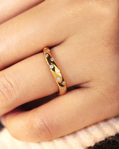 ASTRA Minimalist Wavy Moissanite Wedding Band Stacking Ring