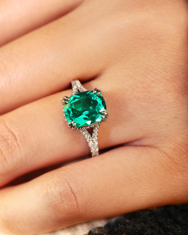 VERITY Double Claws Cushion Cut Emerald Hiden Halo Engagement Ring