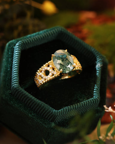 SYLVETRA Oval Shaped Moss Agate Antique Infinity Ring