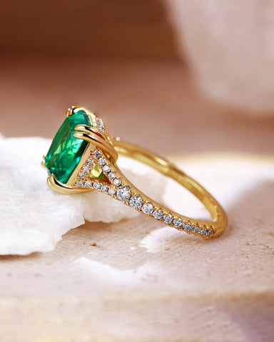 VERITY Double Claws Cushion Cut Emerald Hiden Halo Engagement Ring