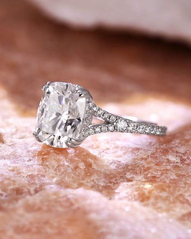 REGINA Double Claws Cushion Cut Moissanite Hiden Halo Engagement Ring