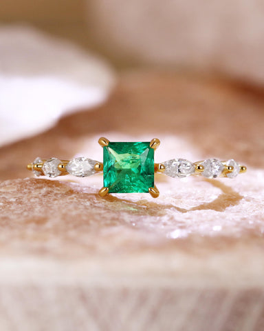 MAEVE Princess Cut Emerald Promise Ring Dainty Engagement Ring with Trio Side Stones