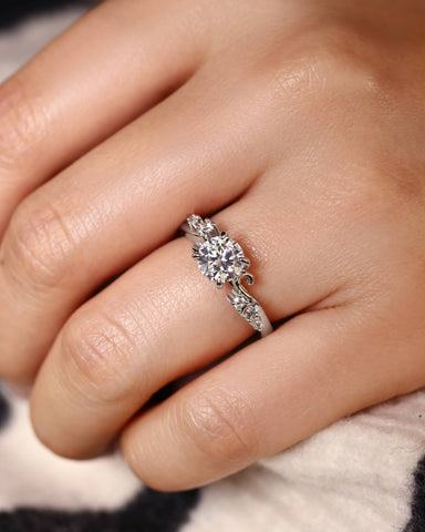 ALTA Vine Twist Round Cut Promise Ring