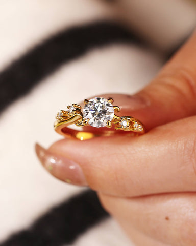 ALTA Vine Twist Round Cut Promise Ring