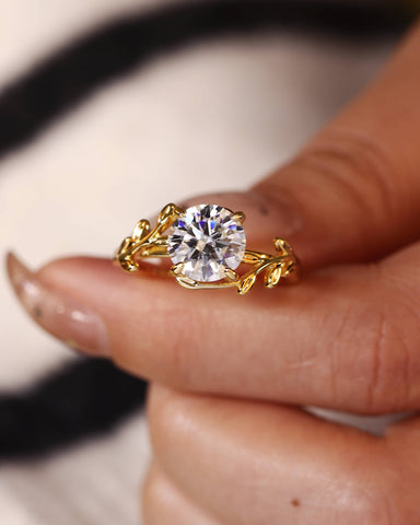 ROSA Leaf Twist Round Cut Solitaire Engagment Ring
