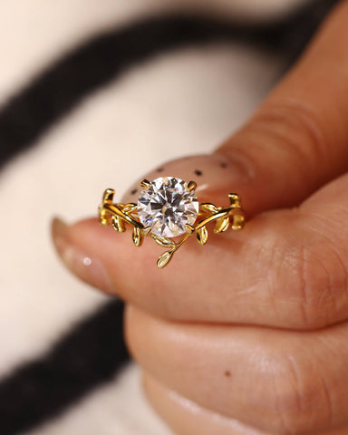 HALI Nature Vibe Round Moissanite Leaf Engagement Ring