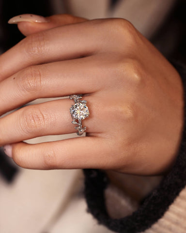 ROSA Leaf Twist Round Cut Solitaire Engagment Ring