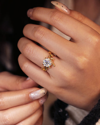 HALI Nature Vibe Round Moissanite Leaf Engagement Ring