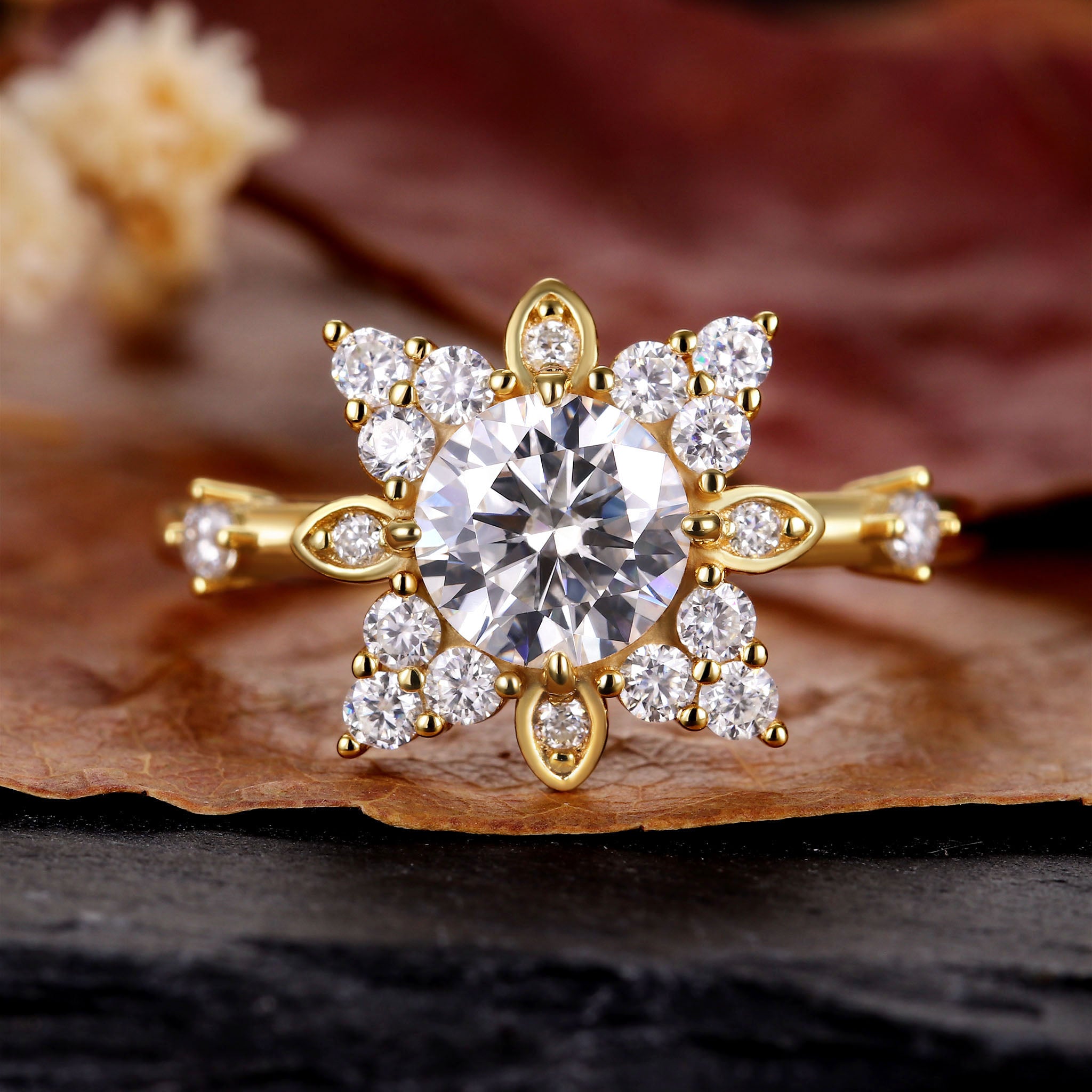 EIRA Round Cluster Unique Engagement Ring – FOXI