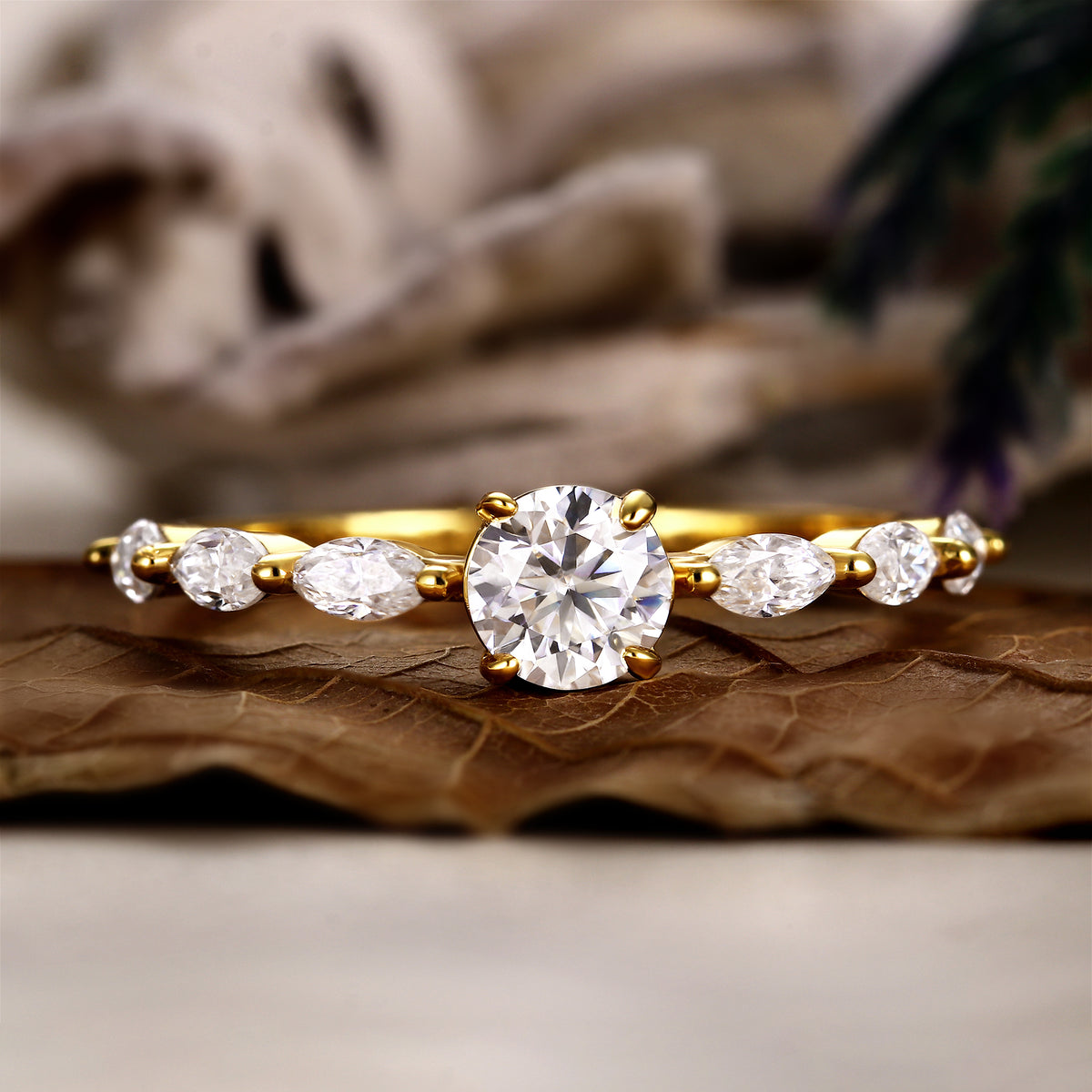 LUNA Four-Prong round brilliant cut Proposal Ring