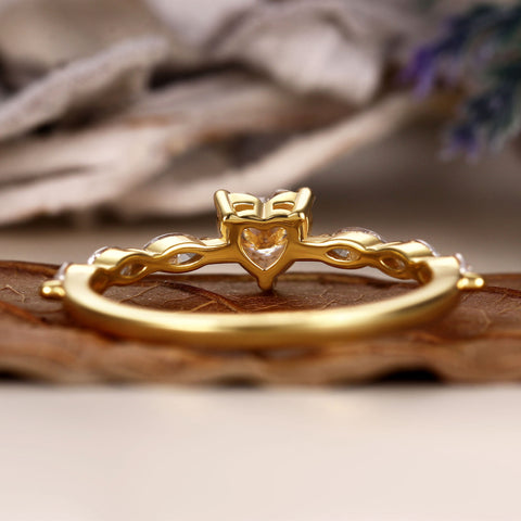 MIRA lovely heart shaped Engagement Ring