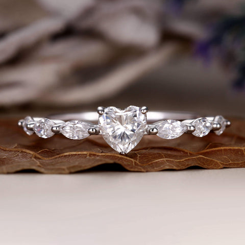 MIRA lovely heart shaped Engagement Ring