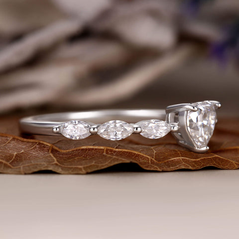 MIRA lovely heart shaped Engagement Ring