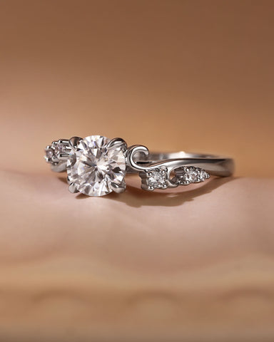 ALTA Vine Twist Round Cut Promise Ring