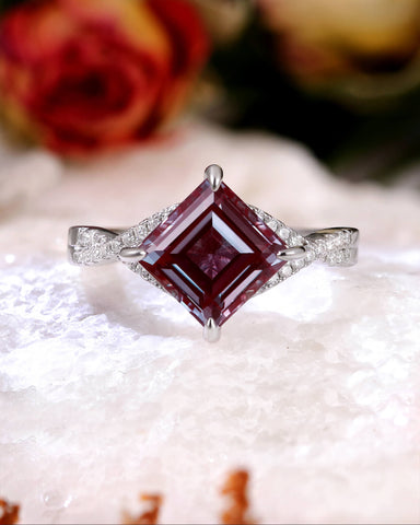 VESPERIS Princess Cut Alexandrite Engagement Ring Pave Crossover Shank