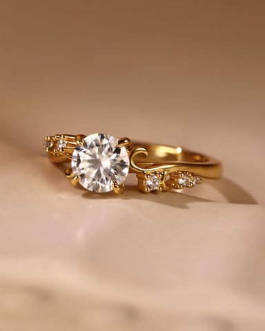 ALTA Vine Twist Round Cut Promise Ring