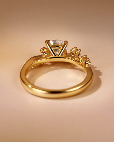ALTA Vine Twist Round Cut Promise Ring