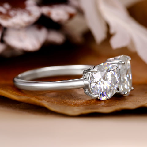 JUNIVE Round & Oval Cut Toi et Moi Unique Engagement Ring