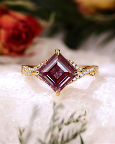 VESPERIS Princess Cut Alexandrite Engagement Ring Pave Crossover Shank