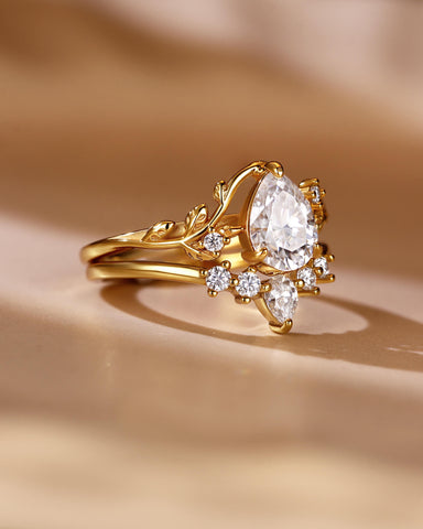 CATHY Pear Cut Moissanite Vine & Leaf Bridal Ring Set with Curved Band