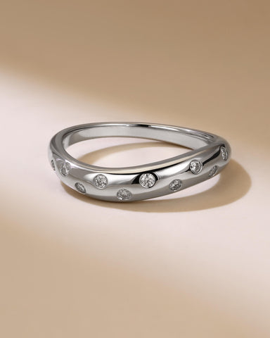ASTRA Minimalist Wavy Moissanite Wedding Band Stacking Ring
