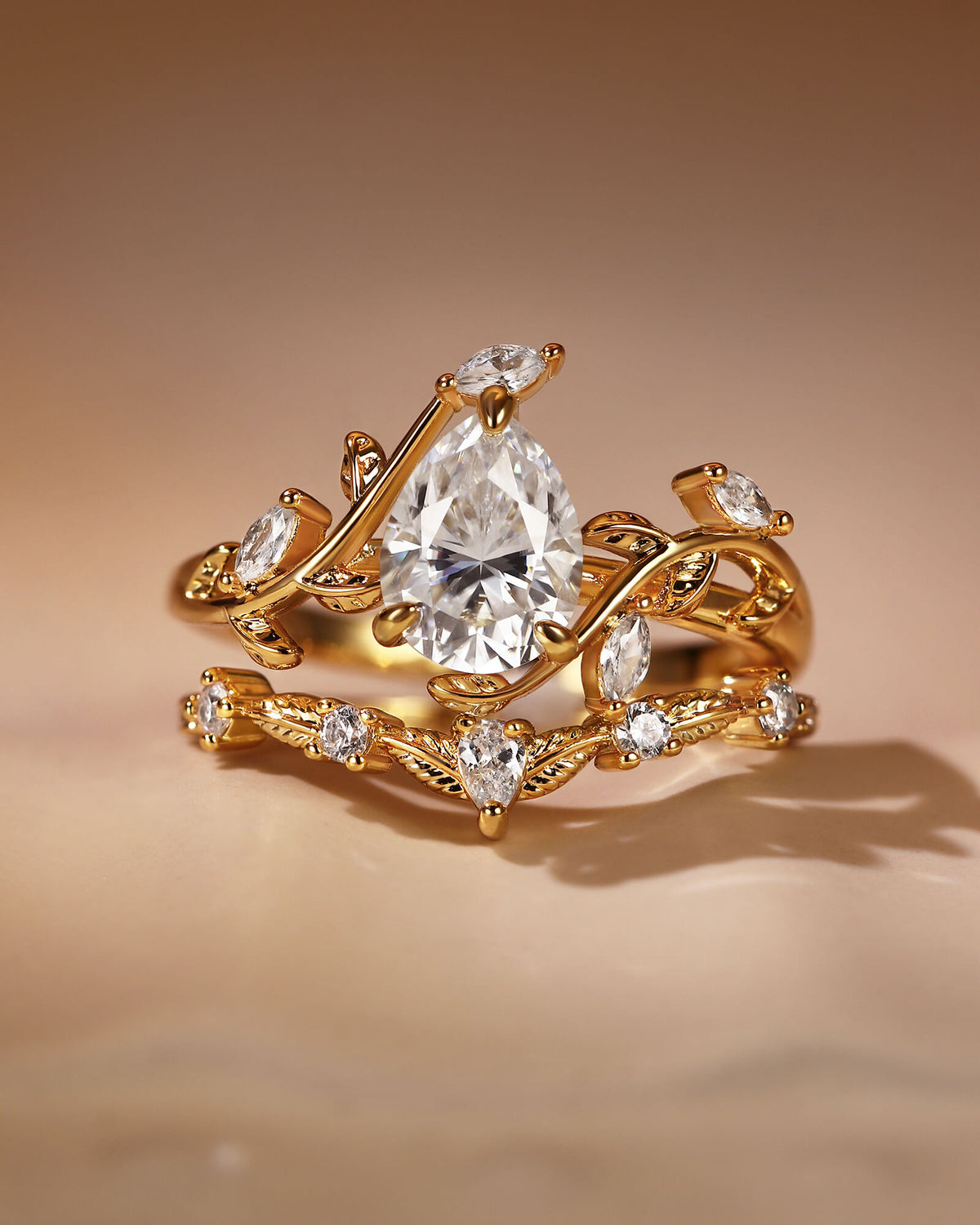 AVENNA Twist Leaf Vine Pear Moissanite Engagement Ring Set