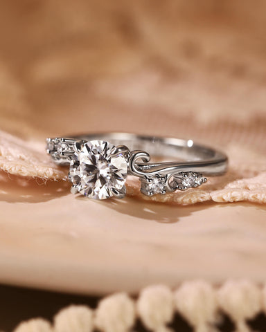 ALTA Vine Twist Round Cut Promise Ring