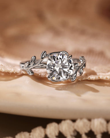 ROSA Leaf Twist Round Cut Solitaire Engagment Ring