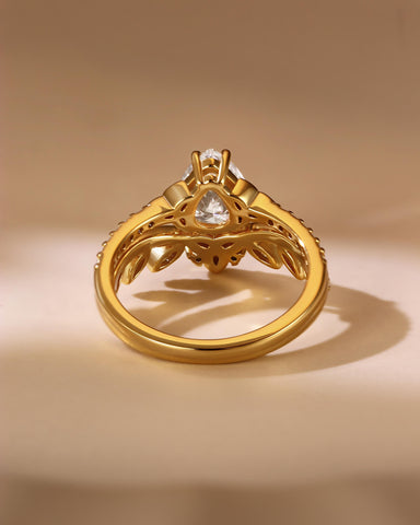 CANDICE Pear Shaped Moissanite Infinity Engagement Ring Set with Curved Wedding Band