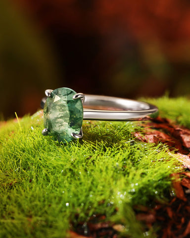 FIORA Simple Oval Cut Moss Agate Promise Ring