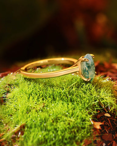 FIORA Simple Oval Cut Moss Agate Promise Ring